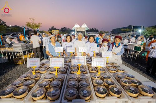 ภาพ No.295476:วันที่ 16 มกราคม พ.ศ. 2569 พิธีถวายภัตตาหารเป็นสังฆทาน แด่พระธรรมยาตรา ณ วัดโบสถ์บน ต.บางคูเวียง จ.นนทบุรี อนุสรณ์สถานลำดับที่ 4 สถานที่เกิดด้วยกายธรรม ในโครงการธรรมยาตรา กตัญญูบูชา มหาปูชนียาจารย์ พระมงคลเทพมุนี(สด จนฺทสโร) พระผู้ปราบมาร อนุสรณ์สถาน 7 แ