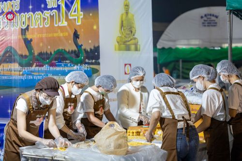 ภาพ No.297810:วันที่ 19 มกราคม พ.ศ. 2569 พิธีถวายภัตตาหารเป็นสังฆทาน แด่พระธรรมยาตรา ณ อนุสรณ์สถานบางปลา วัดบางปลา อำเภอบางเลน จังหวัดนครปฐม ในโครงการธรรมยาตรา กตัญญูบูชา มหาปูชนียาจารย์ พระมงคลเทพมุนี(สด จนฺทสโร) พระผู้ปราบมาร อนุสรณ์สถาน 7 แห่ง ปีที่ 14