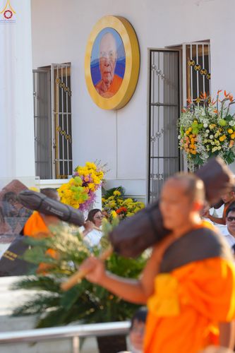 ภาพ No.295375:วันที่ 16 มกราคม พ.ศ. 2569 พิธีต้อนรับพระธรรมยาตรา อนุสรณ์สถานลำดับที่ 4 (ภาพชุดที่ 2) สถานที่เกิดด้วยกายธรรม ณ วัดโบสถ์บน ต.บางคูเวียง จ.นนทบุรี ในโครงการธรรมยาตรา กตัญญูบูชา มหาปูชนียาจารย์ พระมงคลเทพมุนี(สด จนฺทสโร) พระผู้ปราบมาร อนุสรณ์สถาน 7 แห่ง ปี