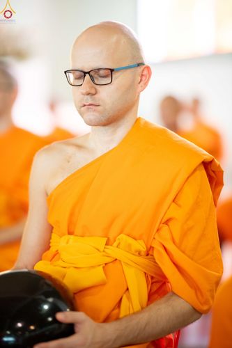 ภาพ No.345332:วันพฤหัสบดีที่ 27 สิงหาคม พ.ศ.2569 พิธีตักบาตรในวันธรรมชัย ณ สภาธรรมกายสากล วัดพระธรรมกาย ปทุมธานี