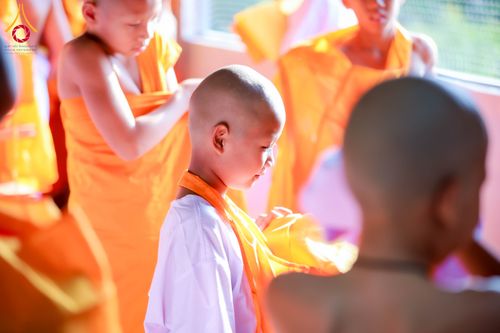 ภาพ No.317520:วันอาทิตย์ ที่ 29 มีนาคม พ.ศ.2569  พิธีปลงผม , พิธีขอขมามอบบาตรและผ้าไตร , พิธีบรรพชา ณ ศูนย์ปฏิบัติธรรมสมุทรปราการ จำนวน 42 รูป