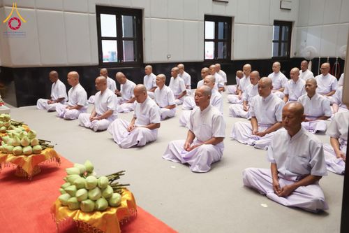 ภาพ No.298120:วันเสาร์ที่ 17 มกราคม พ.ศ. 2569 พิธีบรรพชาอุปสมบท โครงการอุปสมบทหมู่ บูชาธรรมครบ 117 ปี คุณยายอาจารย์มหารัตนอุบาสิกาจันทร์ ขนนกยูง  ณ อุโบสถพระไตรปิฎก วัดพระธรรมกาย