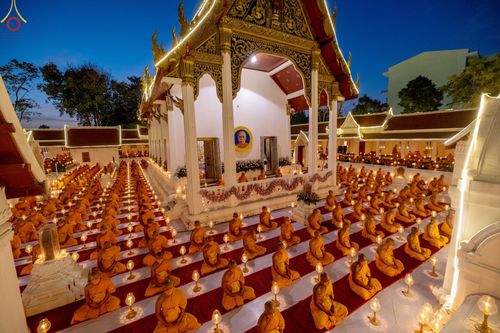 ภาพ No.73475:พิธีจุดประทีปถวายเป็นพุทธบูชา และบูชาธรรมมหาปูชนียาจารย์ ในโครงการธรรมยาตรากตัญญูบูชา มหาปูชนียาจารย์ พระมงคลเทพมุนี(สด จนฺทสโร) พระผู้ปราบมาร ปีที่ 11 ณ อนุสรณ์สถานลำดับที่ 4 สถานที่เกิดด้วยกายธรรม วัดโบสถ์ (บน) บางคูเวียง อ.บางกรวย จ.นนทบุรี วันที่ 21 