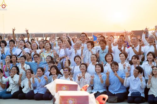 ภาพ No.322650:วันที่ 17 เมษายน พ.ศ.2569 การเรียงกล่องไทยธรรม เรียงน้ำดื่ม เรียงร่ม ณ ลานธรรมพระมหาธรรมกายเจดีย์ เพื่องานถวายมหาสังฆทาน 40,000 กว่าวัดทั่วประเทศ วันคุ้มครองโลก 22 เมษายน พ.ศ.2569 วัดพระธรรมกาย