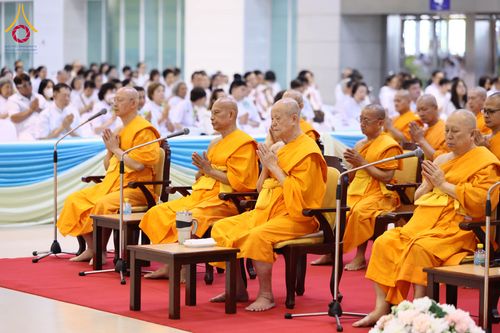 ภาพ No.318404:วันอาทิตย์ต้นเดือนที่ 5 เมษายน พ.ศ.2569 พิธีบูชาข้าวพระ ณ สภาธรรมกายสากล วัดพระธรรมกาย