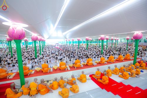 ภาพ No.137859:พิธีอุปสมบทสามเณรอุทิศชีวิต 11 รูป วันวิสาขบูชา พุธที่ 22 พฤษภาคม พ.ศ.2567 ณ อุโบสถ วัดพระธรรมกาย