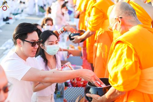 ภาพ No.68781:พิธีตักบาตรฉลองพระใหม่ วันที่ 1 มกราคม พ.ศ. 2566 ณ วัดพระธรรมกาย จ.ปทุมธานี