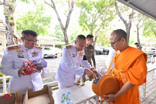 ภาพ No.344307:วันที่ 12 สิงหาคม พ.ศ. 2569  พสกนิกรชาวอำเภอคลองหลวง พร้อมใจร่วมพิธีสวดพระพุทธมนต์และทำบุญตักบาตรถวายพระราชกุศล เนื่องในวันคล้ายวันพระราชสมภพ สมเด็จพระบรมราชชนนีพันปีหลวง และวันแม่แห่งชาติ 12 สิงหาคม 2569