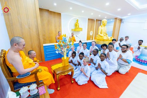 ภาพ No.313299:วันอาทิตย์ที่ 8 มีนาคม พ.ศ. 2569 พิธีสมโภชรูปเหมือนพระมงคลเทพมุนี (สด จนฺทสโร) และพิธีทอดผ้าป่าสามัคคีเพื่อสร้างวิหารพระมงคลเทพมุนี ณ วัดพุทธเคปทาวน์ ประเทศแอฟริกาใต้