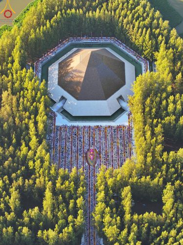 ภาพ No.105741:พิธีต้อนรับพระธรรมยาตรา ในโครงการธรรมยาตรากตัญญูบูชา มหาปูชนียาจารย์ พระมงคลเทพมุนี(สด จนฺทสโร) พระผู้ปราบมาร อนุสรณ์สถาน 7 แห่ง ปีที่ 12 วันที่ 3 มกราคม พ.ศ. 2567 ณ อนุสรณ์สถานโลตัสแลนด์ จ.สุพรรณบุรี