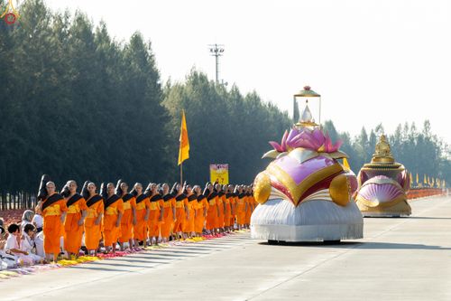 ภาพ No.287002:วันที่ 2 มกราคม พ.ศ.2569 พิธีต้อนรับพระธรรมยาตรา ครั้งที่ 1 (ภาพชุดที่ 2) ณ วัดพระธรรมกาย (วิหารหลวงปู่ - พระมหาธรรมกายเจดีย์)