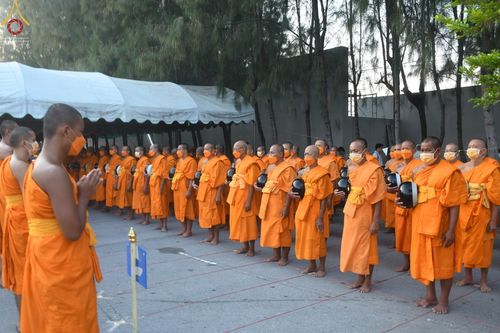 ภาพ No.71528:พิธีถวายภัตตาหารเป็นสังฆทาน แด่คณะพระธรรมยาตราฯ ในโครงการธรรมยาตรากตัญญูบูชา มหาปูชนียาจารย์ พระมงคลเทพมุนี(สด จนฺทสโร) พระผู้ปราบมาร อนุสรณ์สถาน 7 แห่ง ปีที่ 11 วันที่ 16 มกราคม พ.ศ. 2566