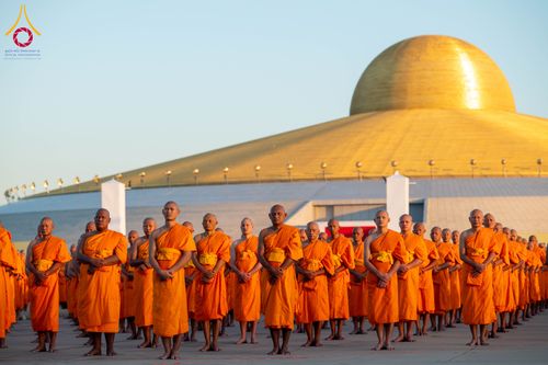 ภาพ No.285227:วันจันทร์ที่ 15 ธันวาคม พ.ศ.2568  บันทึกภาพหมู่ประวัติศาสตร์ โครงการบรรพชาอุปสมบทหมู่  รุ่นบูชาธรรมมหาปูชนียาจารย์ ประจำปี 2568 ณ ลานธรรมมหาธรรมกายเจดีย์ วัดพระธรรมกาย