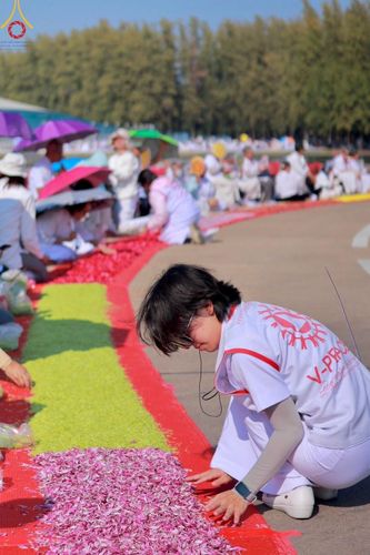 ภาพ No.191513:V.49 สารพัดV สารพัดดี ที่ธรรมยาตรา ในโครงการธรรมยาตรา กตัญญูบูชา มหาปูชนียาจารย์ พระมงคลเทพมุนี(สด จนฺทสโร) พระผู้ปราบมาร อนุสรณ์สถาน 7 แห่ง ปีที่ 13 ระหว่างวันที่ 2-31 มกราคม พ.ศ. 2568