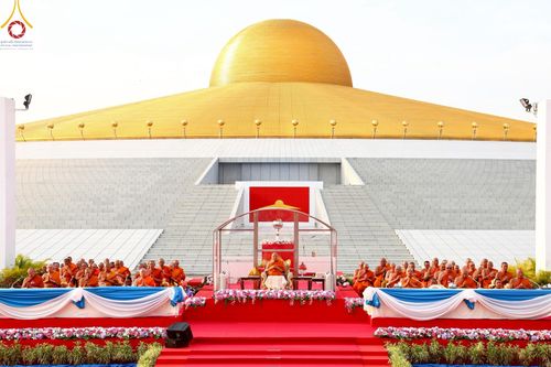 ภาพ No.221670:วันอังคารที่ 22 เมษายน พ.ศ. 2568 ภาพพิธีถวายมหาสังฆทานคณะสงฆ์ 40,000 กว่าวัดทั่วประเทศ เนื่องในวันคุ้มครองโลก ชุดที่ 2 (ปลื้มให้สมการรอคอย) ณ ลานธรรมพระมหาธรรมกายเจดีย์ วัดพระธรรมกาย