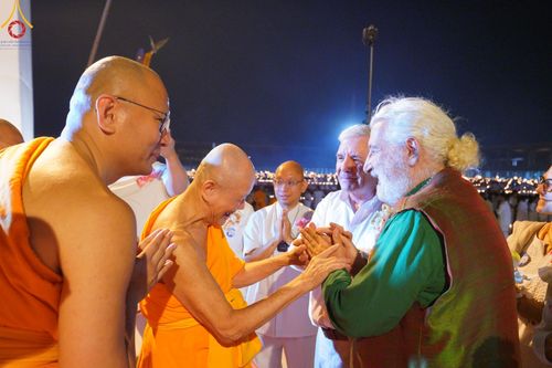 ภาพ No.125125:พิธีเวียนประทักษิณและจุดมาฆประทีป (ชุดที่ 2) ในวันมาฆบูชา เสาร์ที่ 24 กุมภาพันธ์ พ.ศ. 2567 ณ พระมหาธรรมกายเจดีย์ วัดพระธรรมกาย