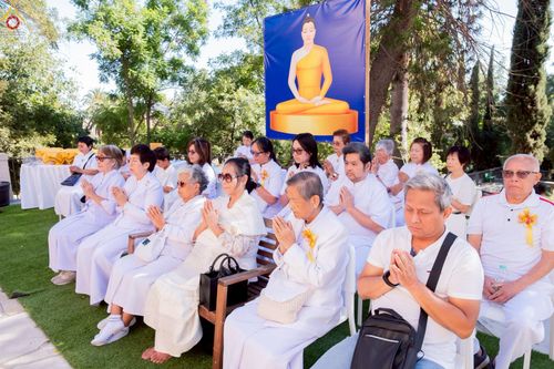 ภาพ No.252347:วันที่ 4-5 ตุลาคม พ.ศ. 2568  วัดพระธรรมกายแคลิฟอร์เนีย ประเทศสหรัฐอเมริกา ได้จัดพิธีตัดปอยผม โดยคณะสงฆ์ ญาติ ๆ และสาธุชน ให้กับนาคธรรมทายาท 8 ท่าน และได้จัดพิธีบรรพชา-อุปสมบท ฉลองพิธีทอดกฐินบรมจักรพรรดิ สร้างอุโบสถ 82 ปี บูชาธรรมหลวงพ่อธัมมชโย