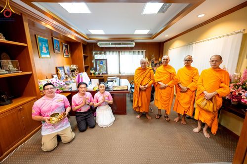 ภาพ No.150911:พิธีเจริญพระพุทธมนต์ และทำบุญตักบาตรแด่คณะสงฆ์ จำนวน 121 รูป เนื่องในโอกาสฉลองครบรอบ 120 ปี อำเภอคลองหลวง จังหวัดปทุมธานี เพื่อถวายเป็นพุทธบูชา ช่วยเหลือผู้ประสบความเดือดร้อนจากอุทกภัย และคณะสงฆ์ 323 วัด 4 จังหวัดชายแดนภาคใต้ วันเสาร์ที่ 31 สิงหาคม พ.ศ. 