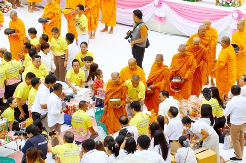 ภาพ No.241996:วันอาทิตย์ที่ 31 สิงหาคม พ.ศ. 2568 พิธีทำบุญแด่คณะสงฆ์ 122 รูป ฉลอง 121 ปี อำเภอคลองหลวง จ.ปทุมธานี เพื่อนำส่งช่วยเหลือคณะสงฆ์ 323 วัด 4 จังหวัดชายแดนภาคใต้ และช่วยเหลือประชาชนจากเหตุปะทะ แนวชายแดนไทย-กัมพูชา ณ บริเวณหน้าที่ว่าการอำเภอคลองหลวง 