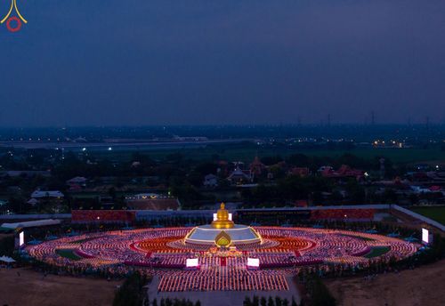 ภาพ No.118294:พิธีจุดประทีปถวายเป็นพุทธบูชา และบูชาธรรมมหาปูชนียาจารย์ พระมงคลเทพมุนี(สด จนฺทสโร) วันที่ 24 มกราคม พ.ศ. 2567 ณ อนุสรณ์สถานบางปลา อ.บางเลน จ.นครปฐม