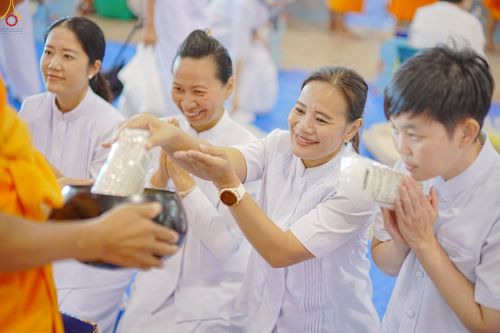 ภาพ No.240508:วันพุธที่ 27 สิงหาคม พ.ศ. 2568 พิธีตักบาตร ในวันธรรมชัย ณ วัดพระธรรมกาย จ.ปทุมธานี