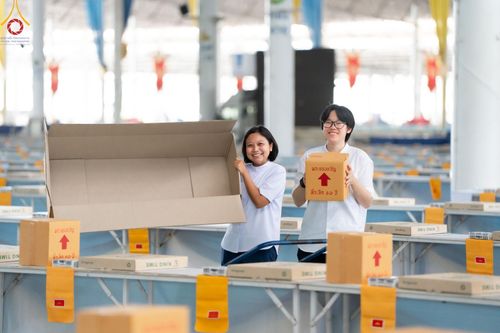 ภาพ No.60941:V.37 ยิ่งกว่าดี เพื่อ 80 ปีของพ่อ ภาพการเตรียมงานของหน่วยงานต่างๆ เพื่อพิธีฉลองอายุวัฒนมงคล 80 ปี หลวงพ่อธัมมชโย และรับถวายมหาสังฆทาน 10,000 กว่าวัดทั่วประเทศ ในวันคุ้มครองโลก วันจันทร์ที่ 22 เมษายน พ.ศ. 2567