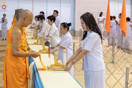 ภาพ No.159587:สัมมนาพิเศษและพิธีมอบองค์พระธรรมกาย 2,000 องค์ ณ ห้องแก้วสารพัดนึก 1 วัดพระธรรมกาย วันอาทิตย์ต้นเดือนที่ 6 ตุลาคม พ.ศ. 2567