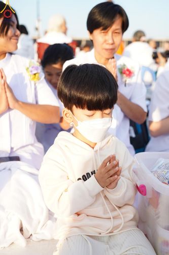 ภาพ No.187845:พิธีตักบาตรฉลองพระใหม่ ต้อนรับพุทธศักราช 2568 ณ ลานธรรมพระมหาธรรมกายเจดีย์ วัดพระธรรมกาย จ.ปทุมธานี วันที่ 1 มกราคม พ.ศ. 2568