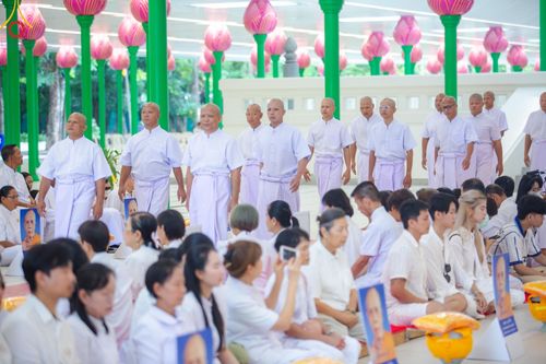 ภาพ No.156774:พิธีบรรพชาอุปสมบท ธรรมทายาท โครงการอุปสมบทหมู่บูชาธรรมครบรอบ 107 ปี วันครูผู้ค้นพบวิชชาธรรมกาย ณ โบสถ์พระไตรปิฏก วัดพระธรรมกาย วันเสาร์ที่ 14 กันยายน พ.ศ. 2567