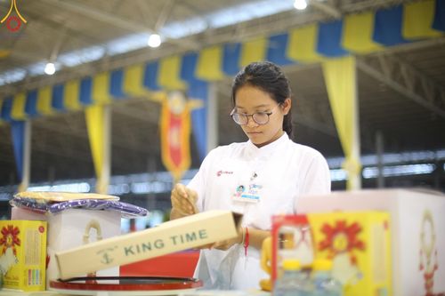 ภาพ No.61453:V.36 ทุ่มเทเพื่อพ่อ 80 ปี ภาพการเตรียมงานของหน่วยงานต่างๆ เพื่อพิธีฉลองอายุวัฒนมงคล 80 ปี หลวงพ่อธัมมชโย และรับถวายมหาสังฆทาน 10,000 กว่าวัดทั่วประเทศ ในวันคุ้มครองโลก จันทร์ที่ 22 เมษายน พ.ศ.2567