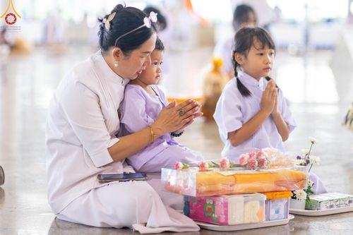 ภาพ No.159039:พิธีตักบาตร ในวันอาทิตย์ต้นเดือน วันที่ 6 ตุลาคม พ.ศ. 2567 ณ สภาธรรมกายสากล วัดพระธรรมกาย