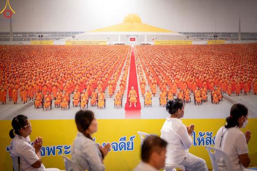 ภาพ No.150416:พิธีจุดประทีป และพิธีฉลองชัยสวดมนต์ บทธัมมจักกัปปวัตตนสูตร ครบ 6,668,272,727 จบ เนื่องในวันธรรมชัย 27 สิงหาคม พ.ศ. 2567 ณ มหารัตนวิหารคด วัดพระธรรมกาย