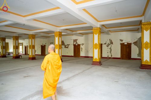 ภาพ No.220413:วันที่ 17 เมษายน พ.ศ. 2568 ผู้แทนวัดพระธรรมกาย ลงพื้นที่เยียวยา ซับน้ำตาเหยื่อแผ่นดินไหวมัณฑะเลย์