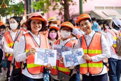 ภาพ No.117062:V.16 เป็นทีม การเตรียมงาน เก็บงาน การรับบุญของเจ้าหน้าที่หน่วยงานต่างๆ เพื่อโครงการธรรมยาตรา กตัญญูบูชามหาปูชนียาจารย์ พระมงคลเทพมุนี (สด จนฺทสโร) พระผู้ปราบมาร อนุสรณ์สถาน 7 แห่ง ปีที่ 12 ระหว่างวันที่ 2 - 31 มกราคม พ.ศ. 2567