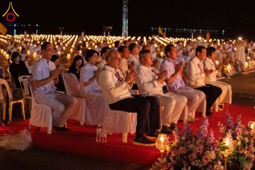 ภาพ No.266211:วันพุธที่ 5 พฤศจิกายน พ.ศ. 2568 (วันพระ ขึ้น 15 ค่ำ เดือน 12) พิธีจุดประทีปโคมลาน, โคมลอย และลอยกระทง ถวายประทีปเป็นพุทธบูชา สร้างความสว่างไสวให้กับแผ่นดินด้วยแสงธรรม ณ พุทธอุทยานนานาชาติ จังหวัดหนองคาย