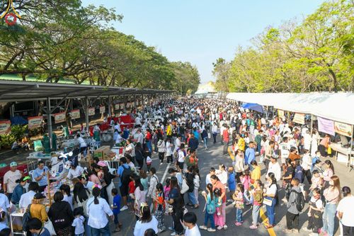 ภาพ No.193975:วัดพระธรรมกาย จัดงานวันเด็กแห่งชาติ ประจำปี พ.ศ.2568 ออกร้านอาหาร 200 ร้าน มอบของขวัญหลายหมื่นชิ้น วันที่ 12 มกราคม พ.ศ. 2568 วัดพระธรรมกาย อ.คลองหลวง จ.ปทุมธานี