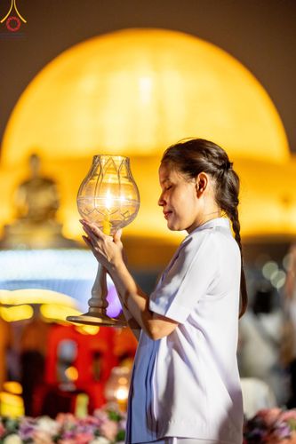 ภาพ No.122330:พิธีจุดประทีปถวายเป็นพุทธบูชา และบูชาธรรมมหาปูชนียาจารย์ พระมงคลเทพมุนี(สด จนฺทสโร) ในโครงการธรรมยาตรา กตัญญูบูชา มหาปูชนียาจารย์ พระมงคลเทพมุนี(สด จนฺทสโร) พระผู้ปราบมาร อนุสรณ์สถาน 7 แห่ง ปีที่ 12 วันที่ 31 มกราคม พ.ศ. 2567 ณ วัดพระธรรมกาย จ.ปทุมธานี (