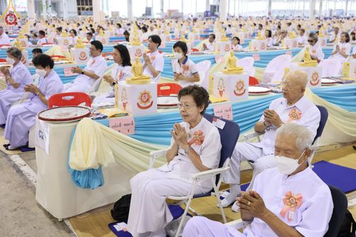 ภาพ No.60427:การต้อนรับพระสังฆาธิการ 10,000 กว่าวัดทั่วประเทศ พิธีมอบปัจจัยช่วยเหลือครู 4 จังหวัดชายแดนภาคใต้ พิธีปฏิบัติธรรม ในวันคุ้มครองโลก วันจันทร์ที่ 22 เมษายน พ.ศ.2567 ณ วัดพระธรรมกาย จ.ปทุมธานี