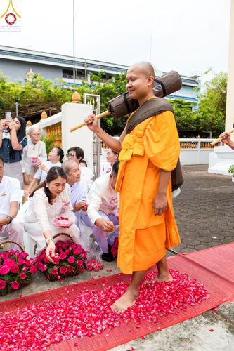 ภาพ No.128307:พิธีอัญเชิญพระบรมสารีริกธาตุ " ใจกลางเมืองนครหาดใหญ่ " เพื่อประดิษฐาน ณ มหารัตนเจดีย์สิริปทุมสวรรค์ (เจดีย์อริยพุทธะ 5 พระองค์) ศูนย์ปฏิบัติธรรมภาคใต้ อ.บางกล่ำ จ.สงขลา  วันที่ 9 มีนาคม พ.ศ.2567 (ชุดที่ 1)