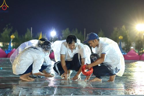 ภาพ No.119497:V.18 ทันทีม การเตรียมงาน เก็บงาน การรับบุญของเจ้าหน้าที่หน่วยงานต่างๆ เพื่อโครงการธรรมยาตรา กตัญญูบูชามหาปูชนียาจารย์ พระมงคลเทพมุนี (สด จนฺทสโร) พระผู้ปราบมาร อนุสรณ์สถาน 7 แห่ง ปีที่ 12 ระหว่างวันที่ 2 - 31 มกราคม พ.ศ.2567