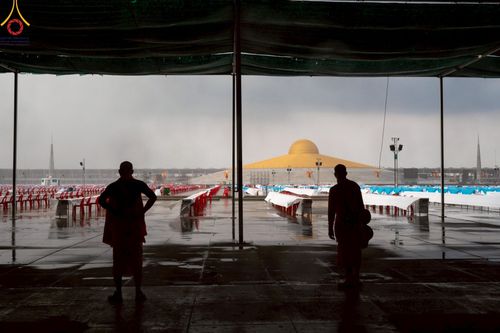 ภาพ No.218731:วันพฤหัสบดีที่ 17 เมษายน พ.ศ. 2568 การเตรียมงานในลานธรรม , สภาธรรมกายสากล , วิหารคด  เพื่องานวันคุ้มครองโลก 22 เมษายน พ.ศ. 2568