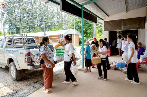 ภาพ No.235508:วันที่ 30-31 กรกฎาคม พ.ศ. 2568 วัดพระธรรมกาย มูลนิธิธรรมกาย ร่วมกับศูนย์ส่งเสริมศีลธรรมจังหวัดสุรินทร์ เปิดศูนย์พักพิงชั่วคราวเพื่อช่วยเหลือประชาชน ผู้อพยพจากเหตุปะทะกันตามแนวชายแดน ไทย-กัมพูชา ตั้งแต่วันที่ 24 กรกฎาคม พ.ศ.2568 เป็นต้นไป