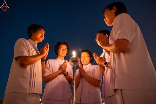 ภาพ No.77304:พิธีจุดมาฆประทีป ในวันมาฆบูชา อาทิตย์ต้นเดือนที่ 6 มีนาคม พ.ศ. 2566 ณ วัดพระธรรมกาย อ.คลองหลวง จ.ปทุมธานี