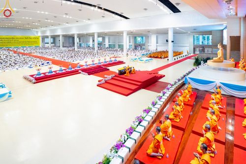 ภาพ No.150014:พิธีตักบาตร , พิธีปฎิบัติธรรม , พิธีถวายภัตตาหารเมนูสวรรค์ ในพรรษาแห่งการเข้าถึงธรรม วันธรรมชัย วันอังคารที่ 27 สิงหาคม พ.ศ.2567 ณ สภาธรรมกายสากล วัดพระธรรมกาย