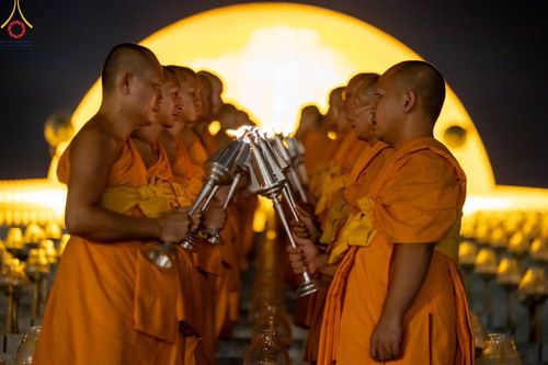 ภาพ No.160692:พิธีจุดประทีป 20,000 ดวง บูชาพระมหาธรรมกายเจดีย์ และบูชาพระมงคลเทพมุนี (สด จนฺทสโร) พระผู้ปราบมาร ณ ลานธรรม พระมหาธรรมกายเจดีย์ วัดพระธรรมกาย จ.ปทุมธานี วันที่ 10 ตุลาคม พ.ศ. 2567