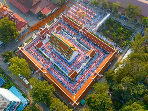 พิธีตักบาตรพระธรรมยาตรา ณ อนุสรณ์สถานลำดับที่ 4 สถานที่เกิดด้วยกายธรรม วัดโบสถ์(บน) จ.นนทบุรี วันที่ 21 มกราคม พ.ศ. 2567