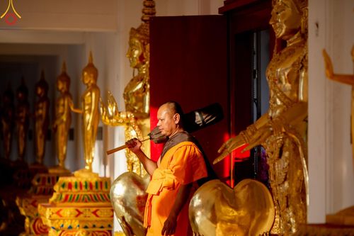 ภาพ No.193368:พิธีต้อนรับพระธรรมยาตรา ณ อนุสรณ์สถาน สถานที่เกิดในเพศสมณะ วัดสองพี่น้อง อำเภอสองพี่น้อง จังหวัดสุพรรณบุรี ในโครงการธรรมยาตรา กตัญญูบูชา มหาปูชนียาจารย์ พระมงคลเทพมุนี(สด จนฺทสโร) พระผู้ปราบมาร อนุสรณ์สถาน 7 แห่ง ปีที่ 13 วันที่ 11 มกราคม พ.ศ. 2568