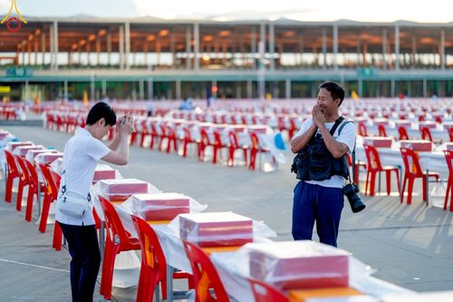 ภาพ No.219184:วันที่ 19-21 เมษายน พ.ศ. 2568 การเตรียมงานในลานธรรม , วิหารคด เพื่องานวันคุ้มครองโลก 22 เมษายน พ.ศ. 2568