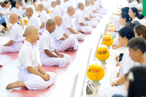 ภาพ No.228969:วันเสาร์ที่ 14 มิถุนายน พ.ศ. 2568 พิธีเวียนประทักษิณ , พิธีขอขมารับผ้าไตร ในโครงการบรรพชาอุปสมบทหมู่ ผู้บริหารรุ่นที่ 15 และ อุดมศึกษา รุ่นที่ 52 ณ โบสถ์พระไตรปิฎก วัดพระธรรมกาย