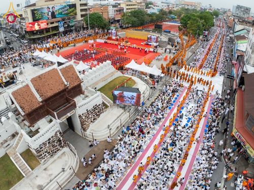 ภาพ No.210387:วันอาทิตย์ที่ 9 มีนาคม พ.ศ. 2568 พ่อเมืองโคราชจัดตักบาตรพระหมื่น ทำบุญเมือง 557 ปี